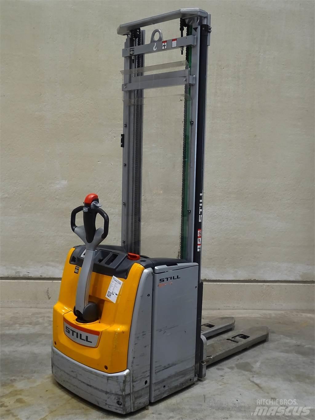 Still EXV14 Pedestrian stacker