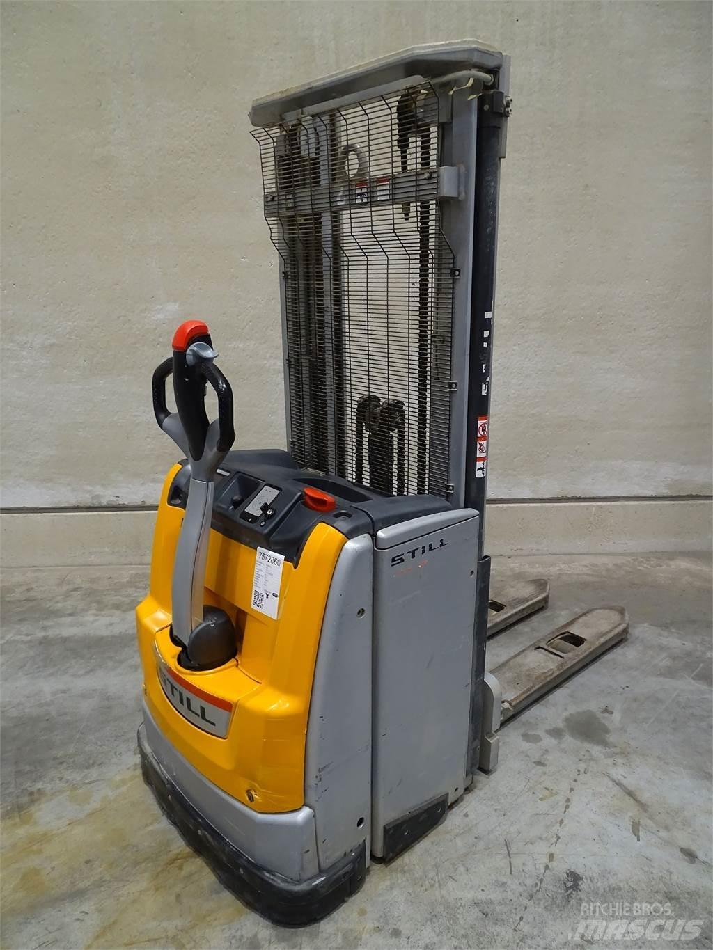 Still EXV14 Pedestrian stacker