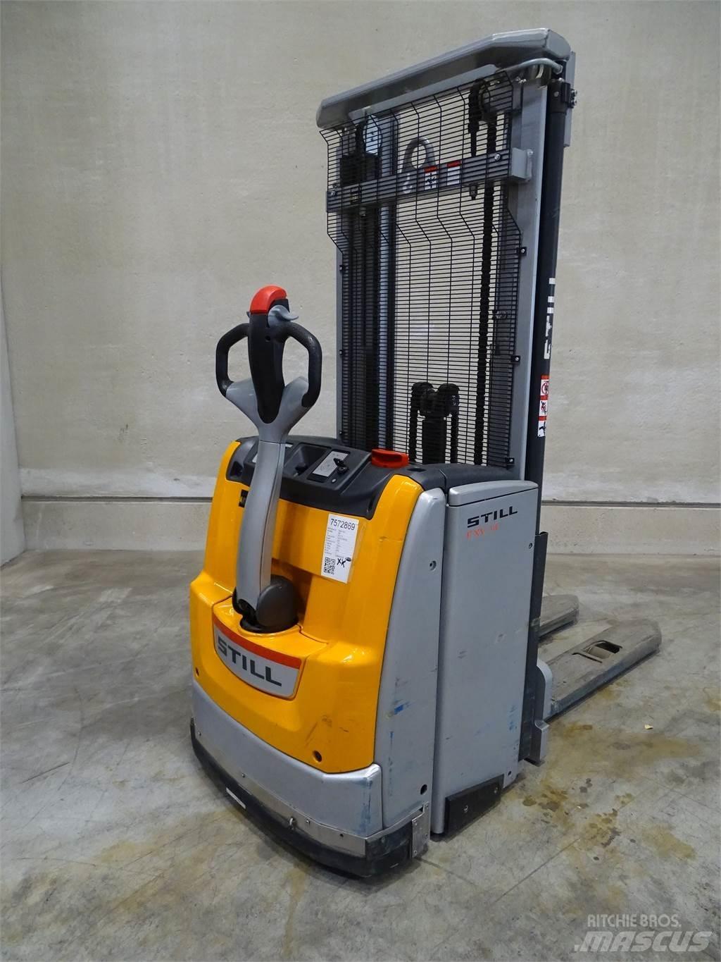 Still EXV14 Pedestrian stacker