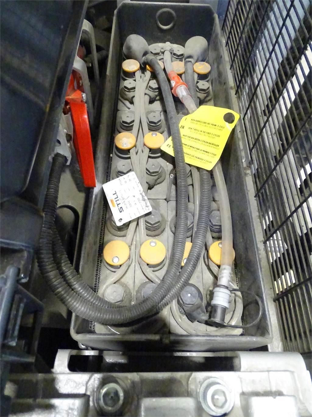 Still EXV14 Pedestrian stacker
