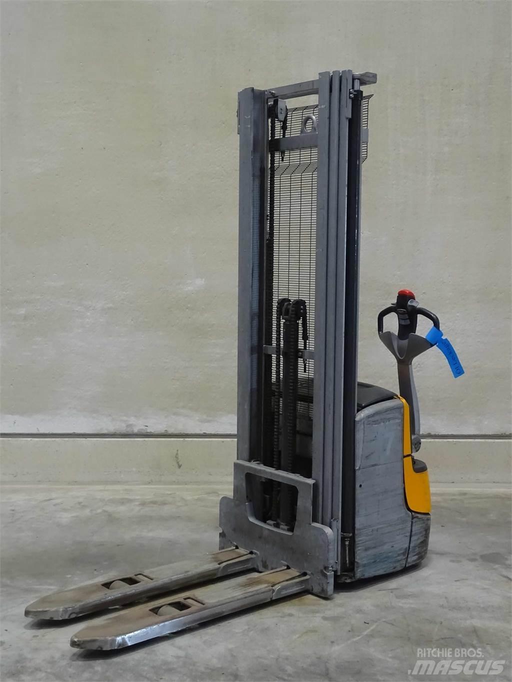 Still EXV14C Pedestrian stacker