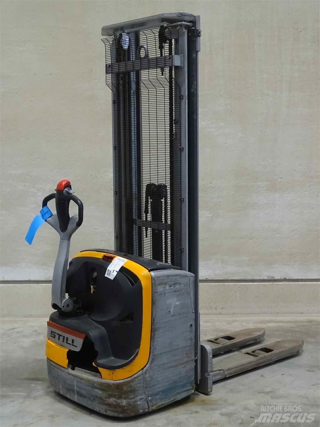 Still EXV14C Pedestrian stacker