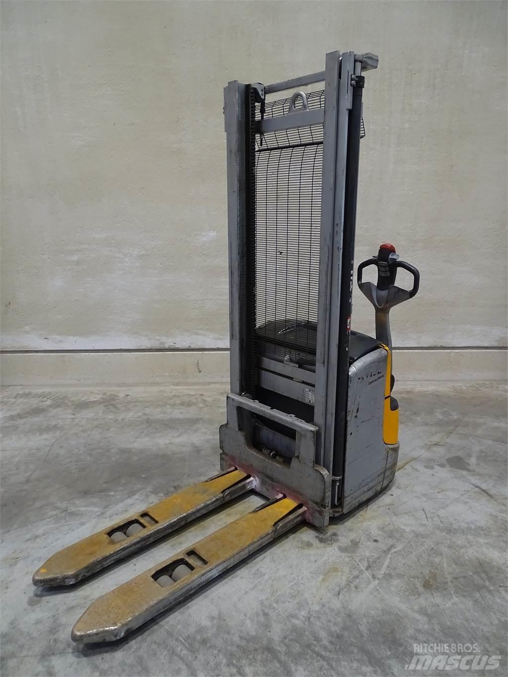 Still EXV14C Pedestrian stacker