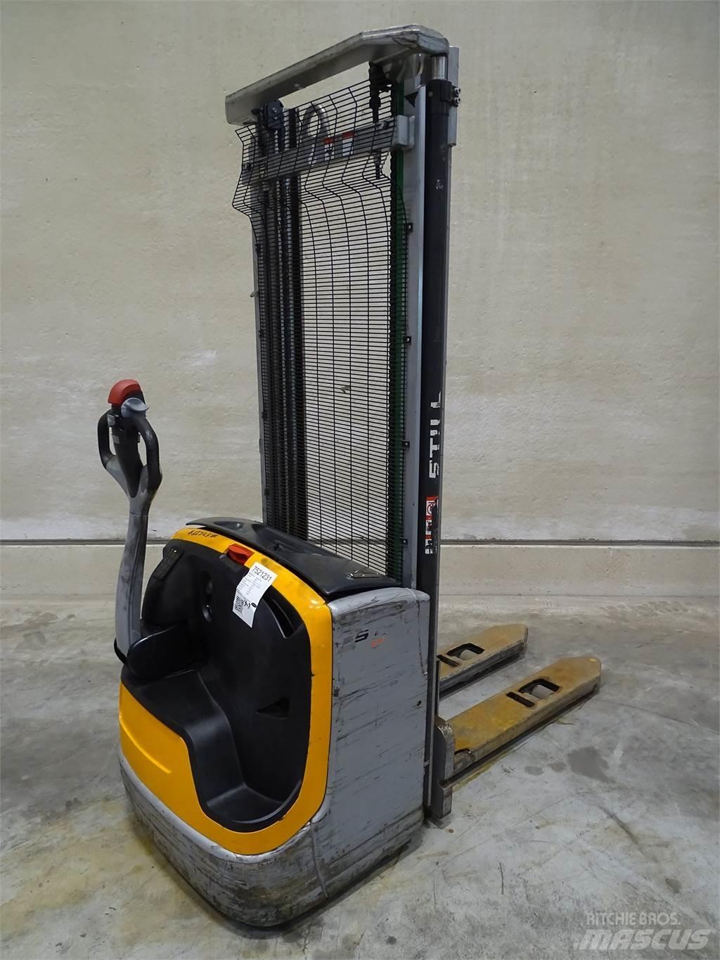 Still EXV14C Pedestrian stacker