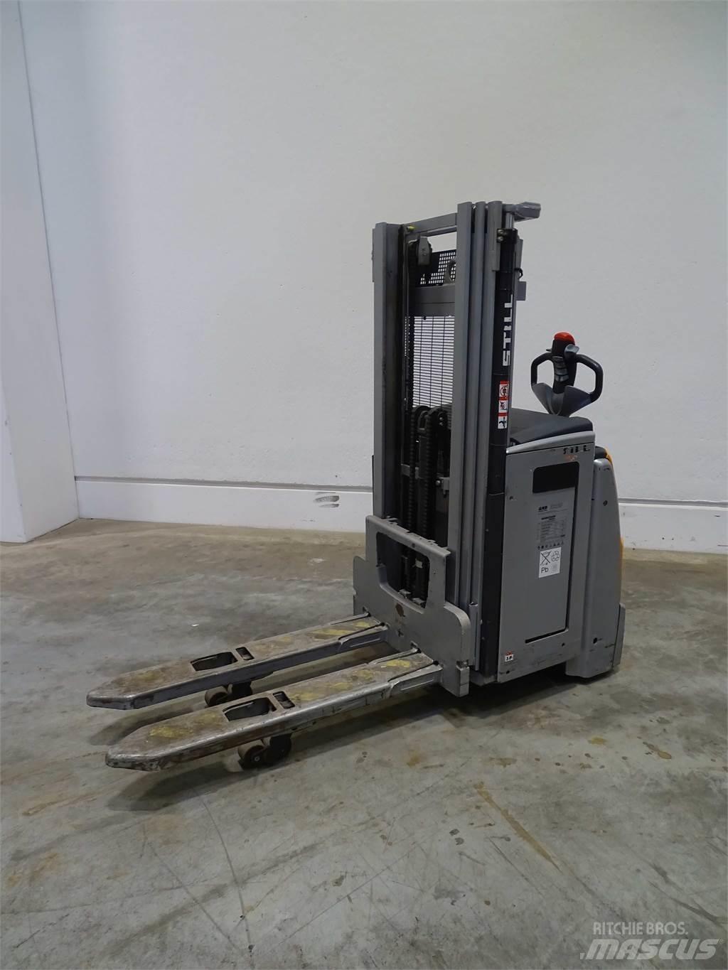 Still EXV14I Pedestrian stacker