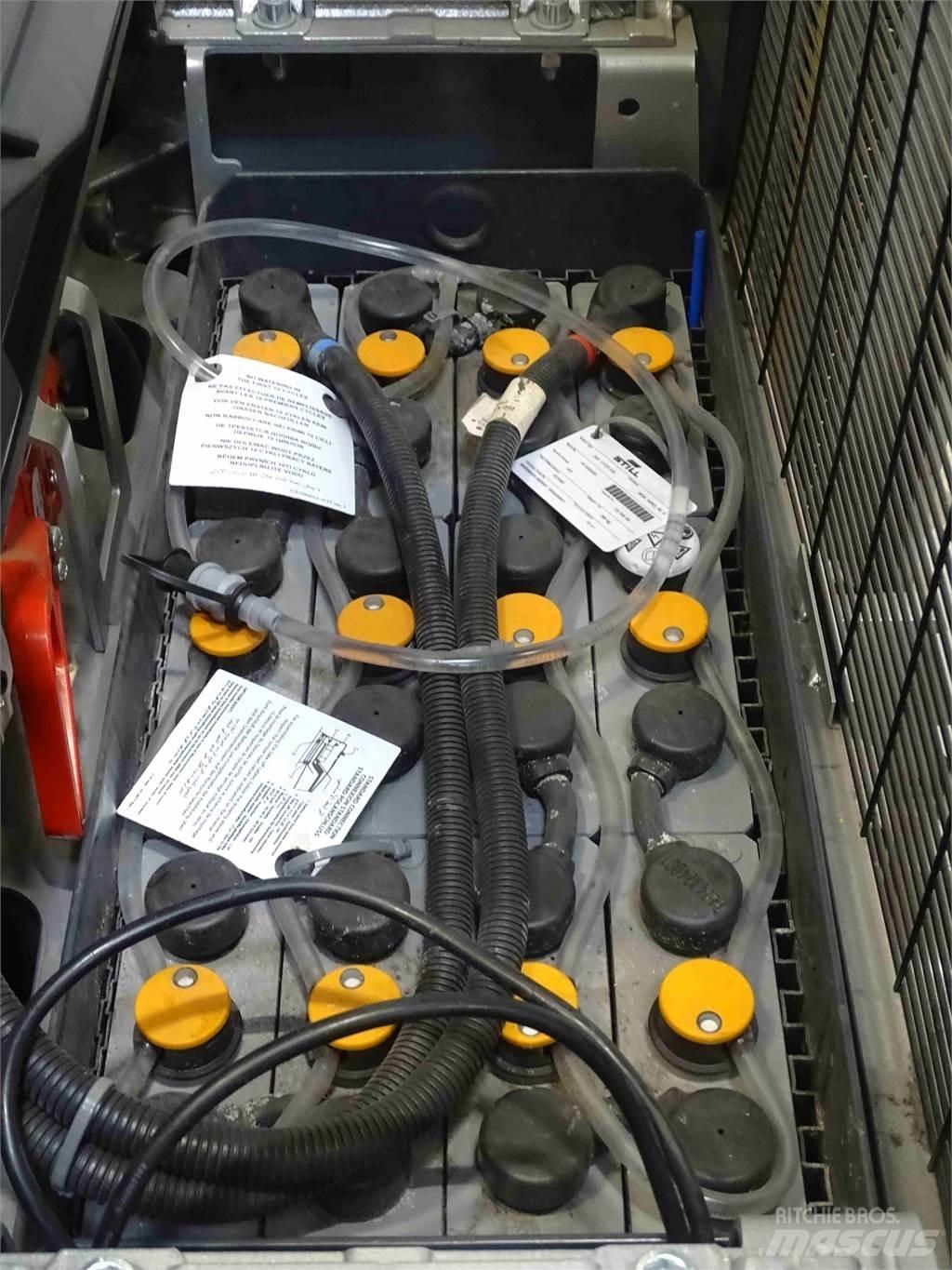 Still EXV16 Pedestrian stacker