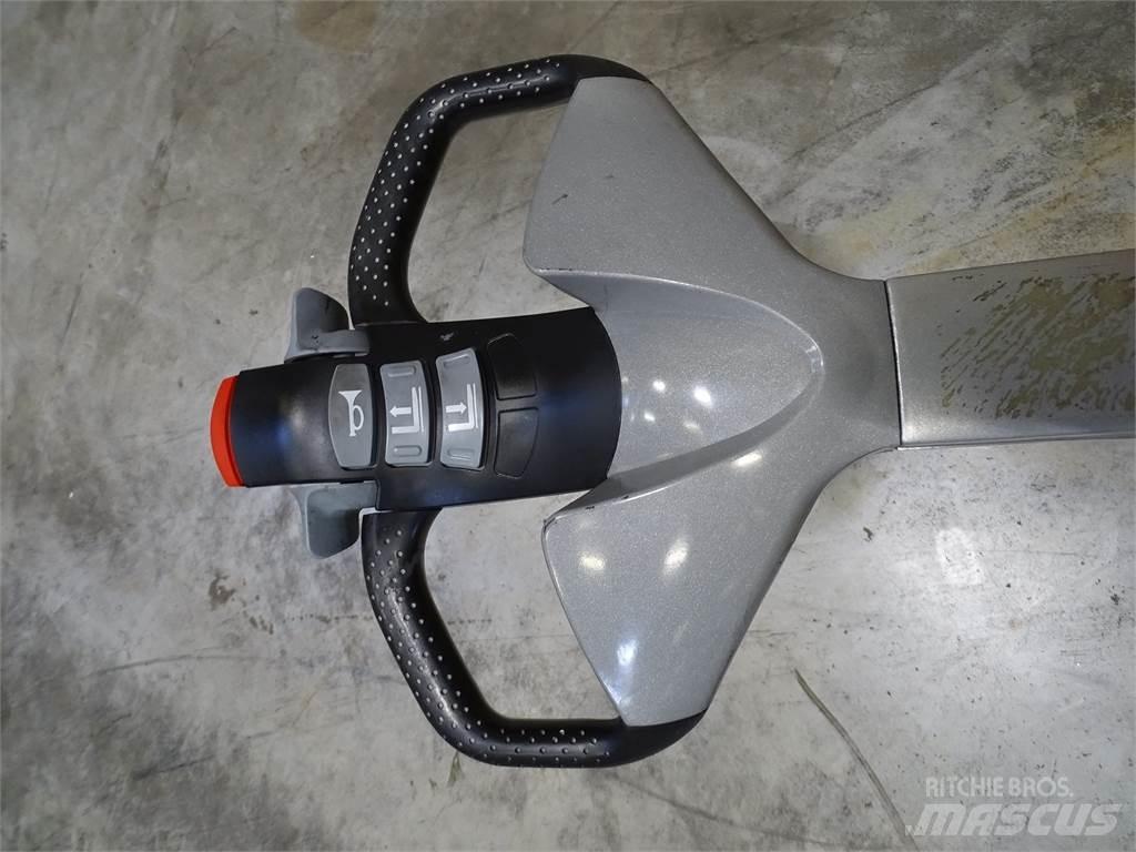 Still EXV16 Pedestrian stacker