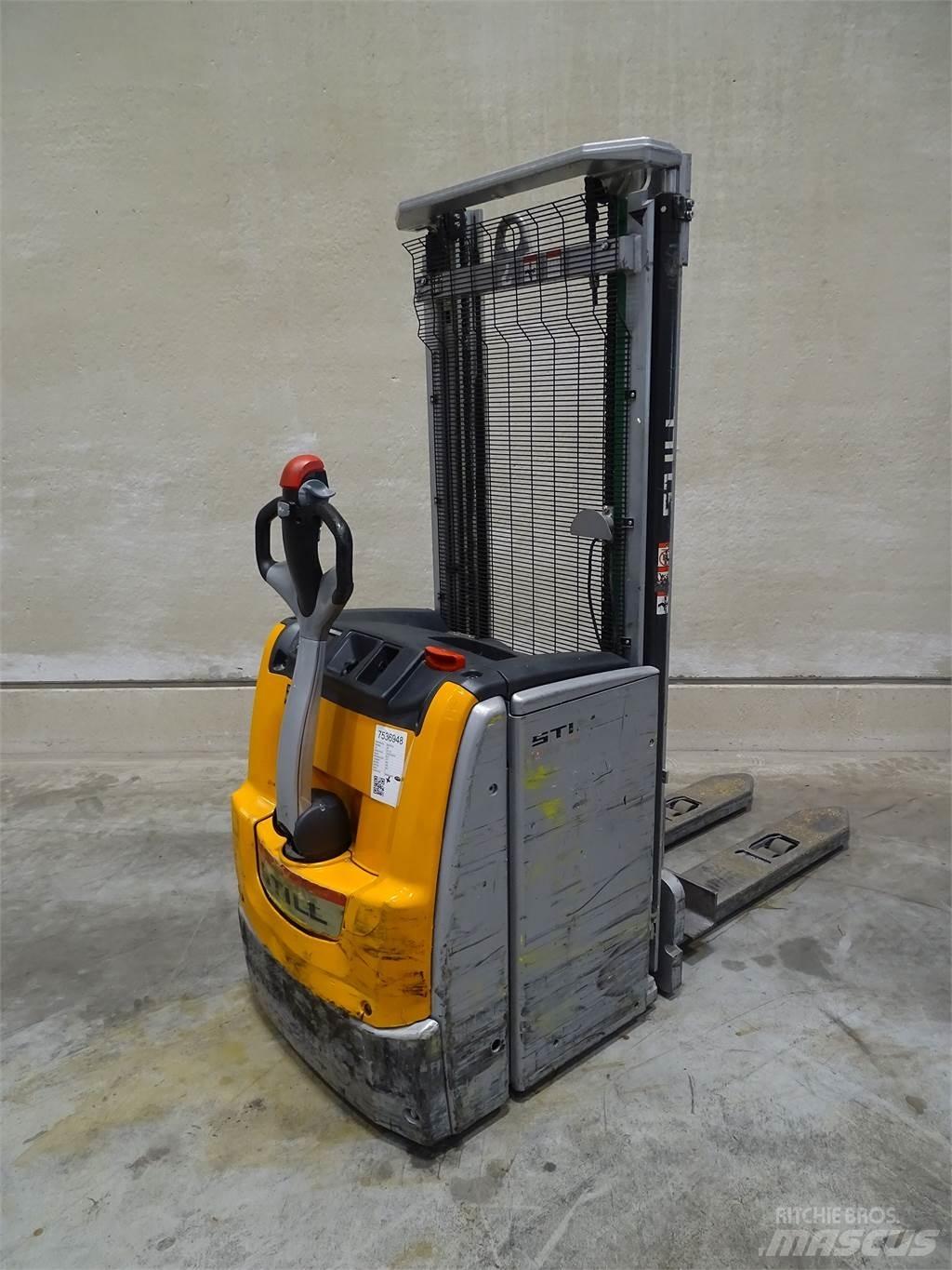 Still EXV16 Pedestrian stacker