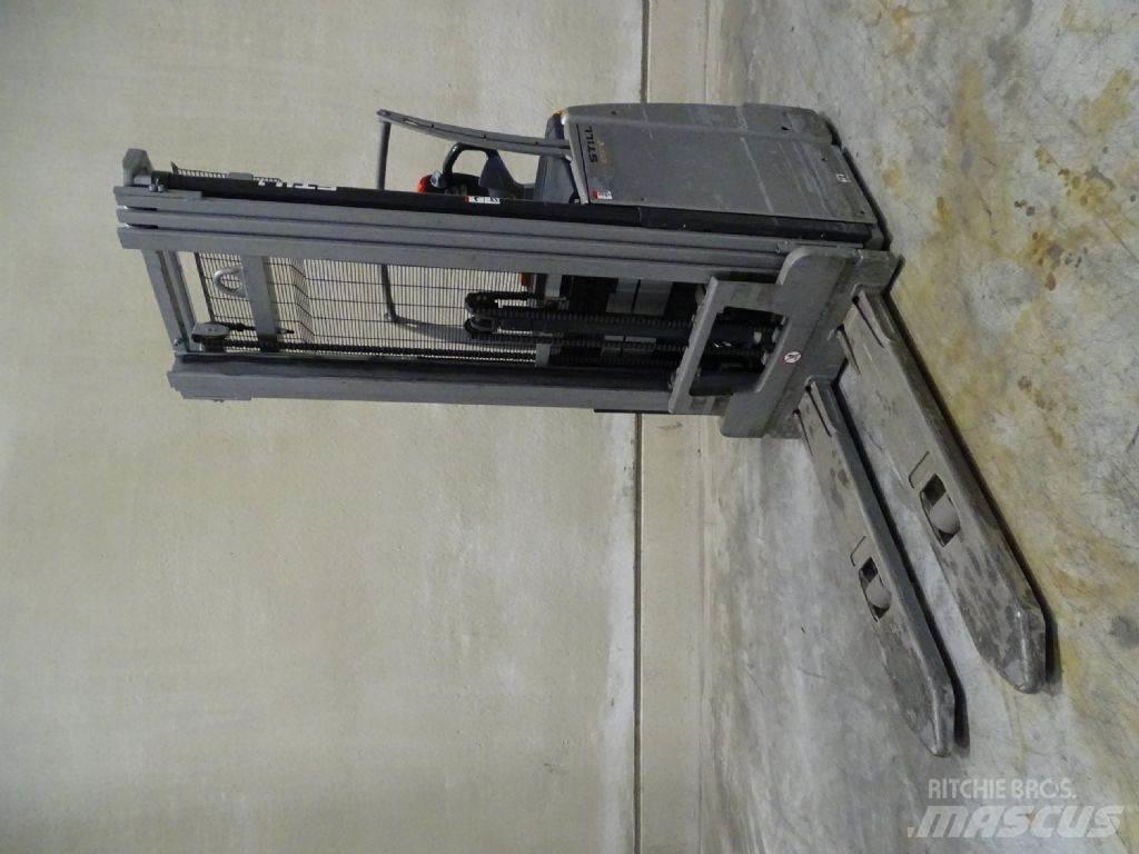 Still EXV16 Pedestrian stacker