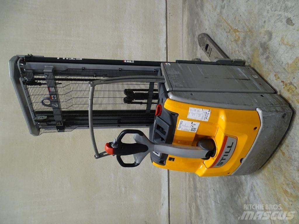 Still EXV16 Pedestrian stacker