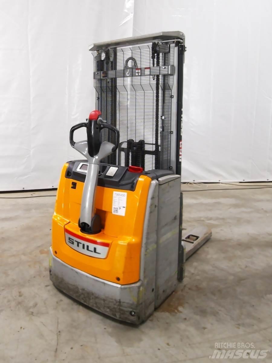 Still EXV16 Pedestrian stacker