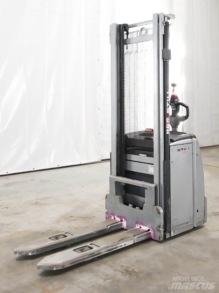 Still EXV16 Pedestrian stacker