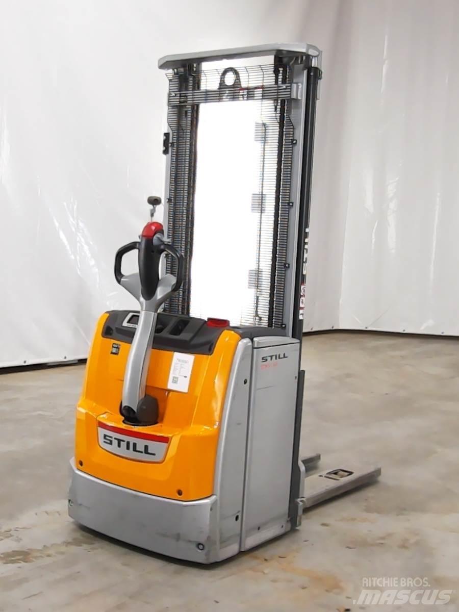 Still EXV16 Pedestrian stacker