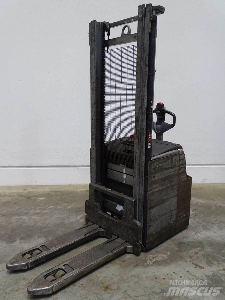 Still EXV16/950MM Pedestrian stacker