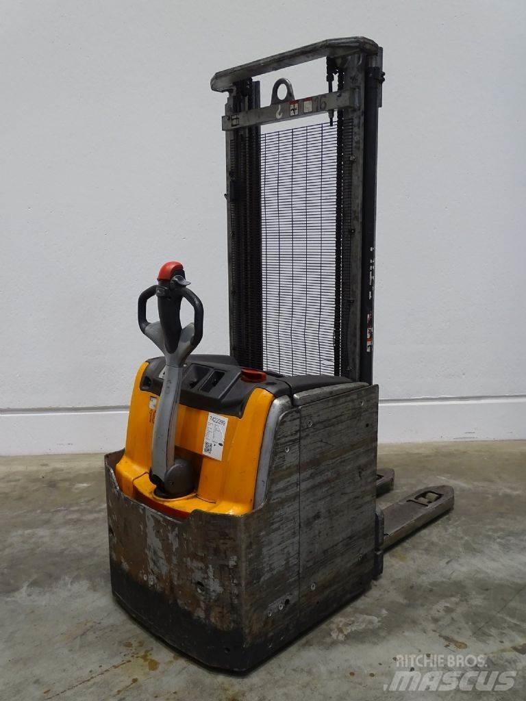Still EXV16/950MM Pedestrian stacker