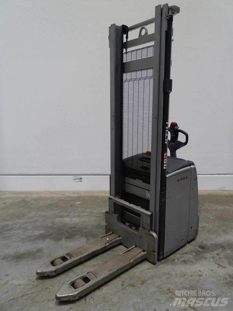 Still EXV16/950MM Pedestrian stacker