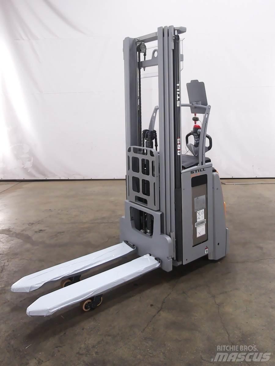 Still EXV16I Pedestrian stacker