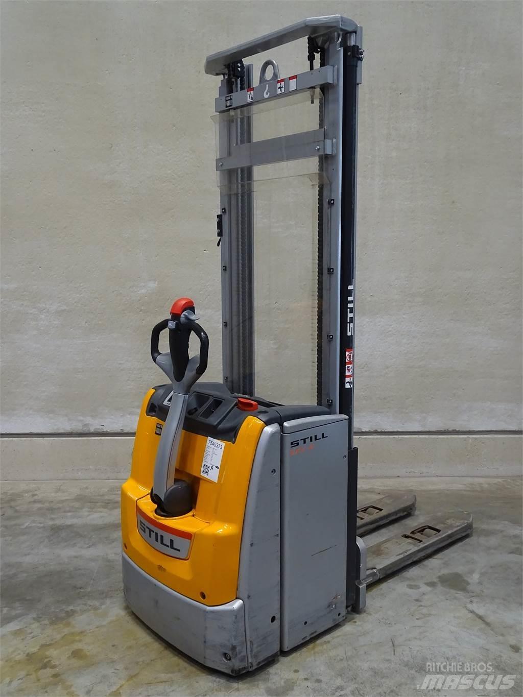 Still EXV16I Pedestrian stacker