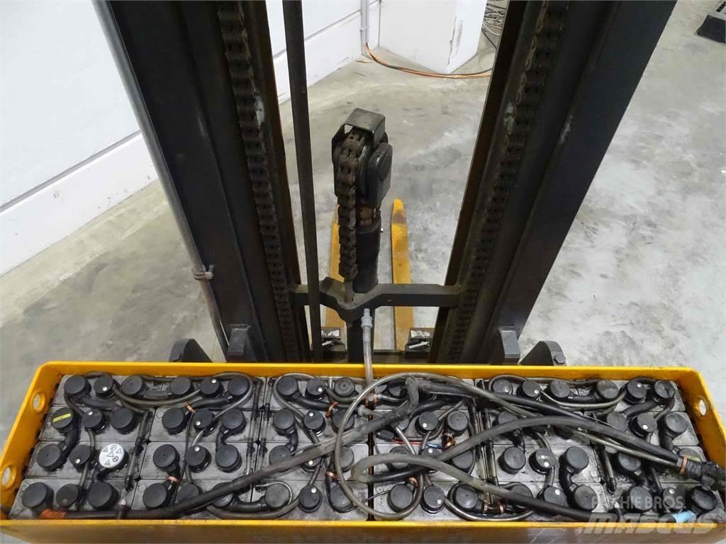 Still FM-X10 Reach trucks