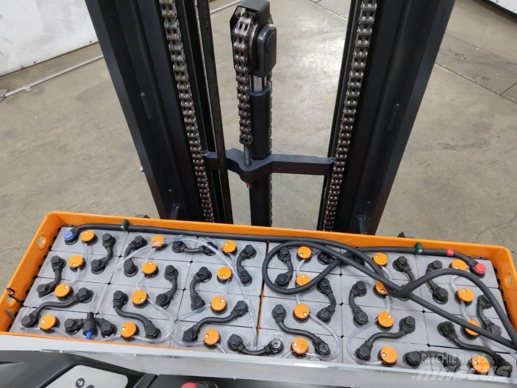 Still FM-X10 Reach trucks