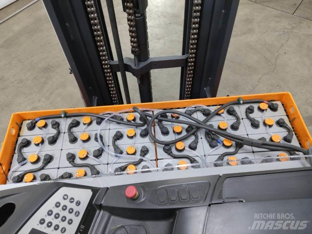 Still FM-X10 Reach trucks