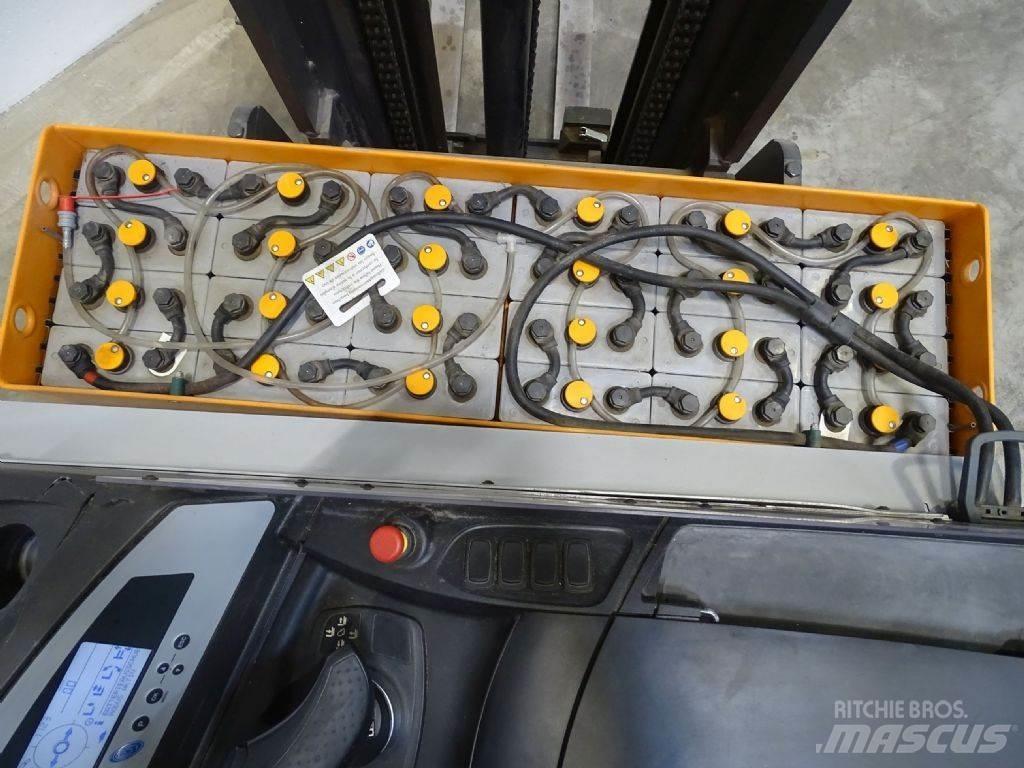 Still FM-X12 Reach trucks