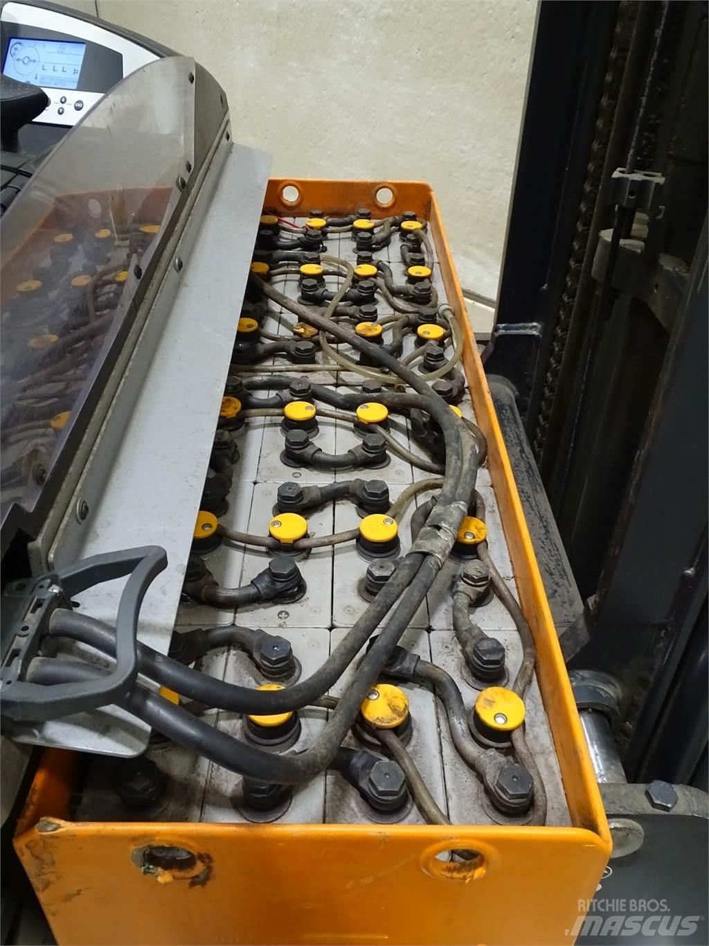 Still FM-X12 Reach trucks