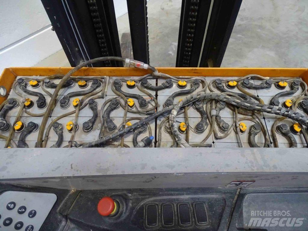 Still FM-X14 Reach trucks