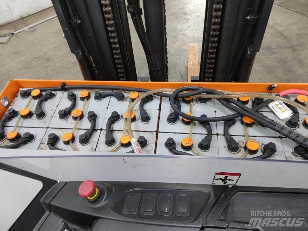 Still FM-X14 Reach trucks