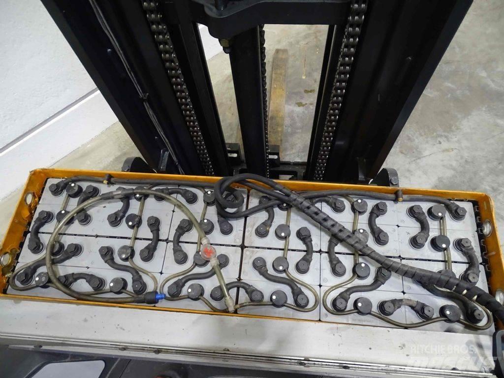 Still FM-X14 Reach trucks