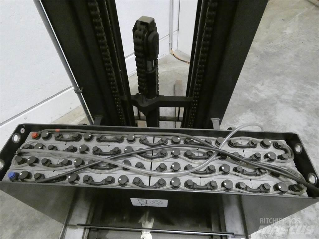 Still FM-X14 Reach trucks