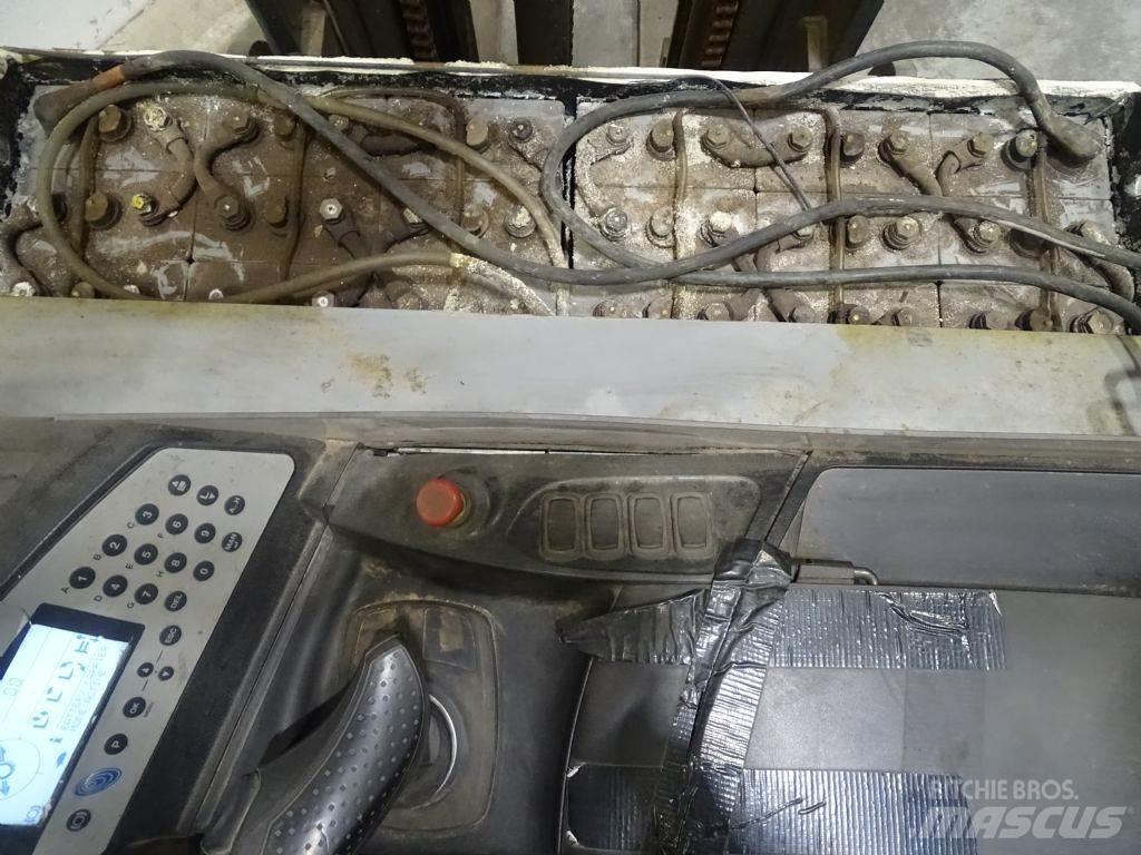 Still FM-X14 Reach trucks