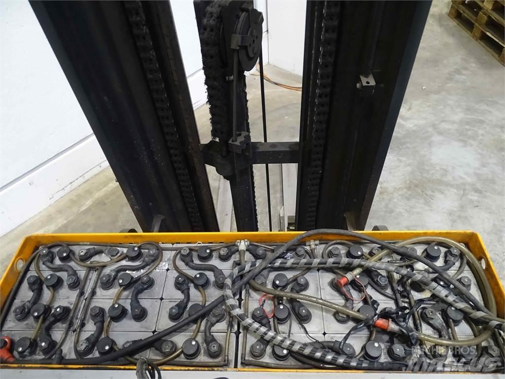 Still FM-X14 Reach trucks