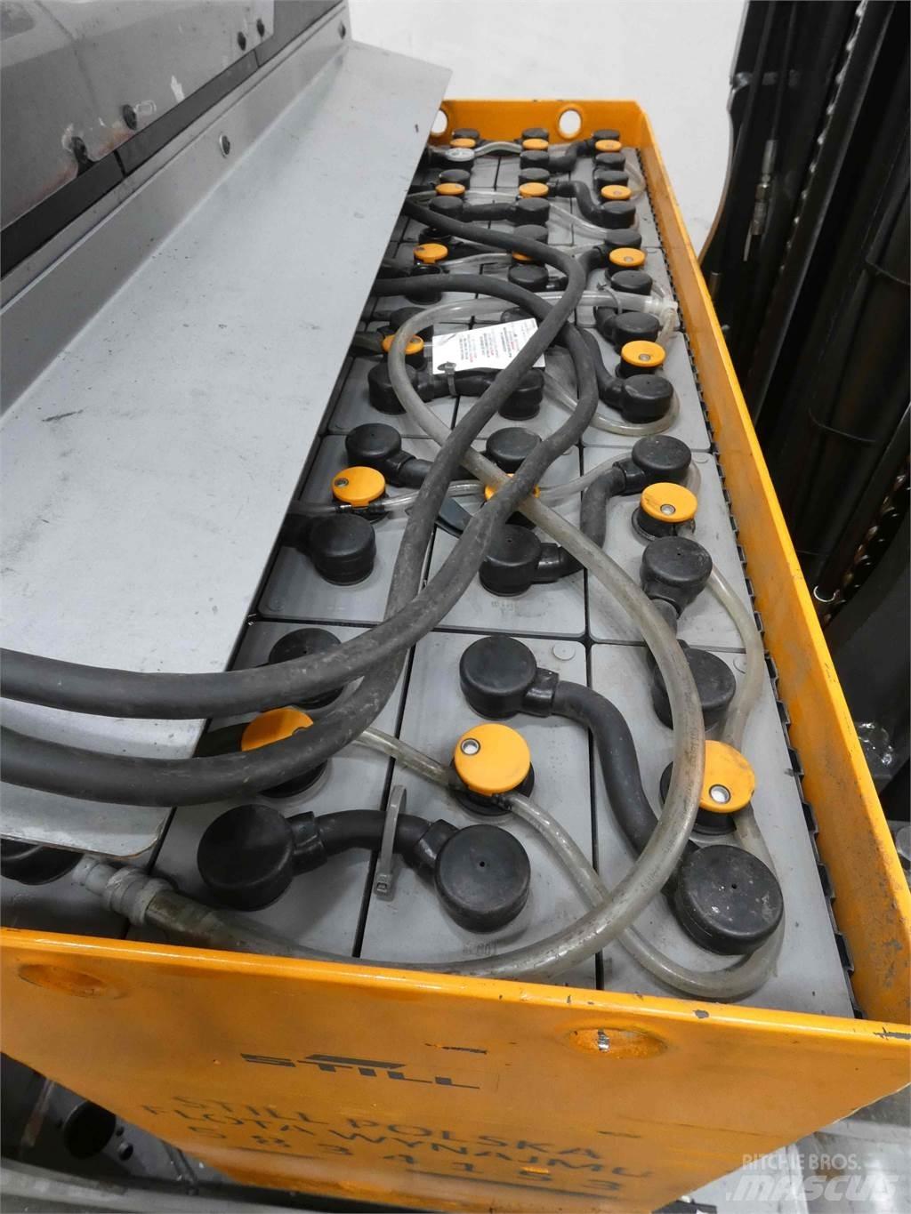 Still FM-X14 Reach trucks