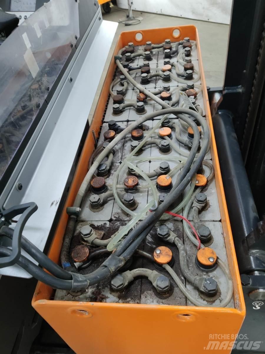 Still FM-X14 Reach trucks