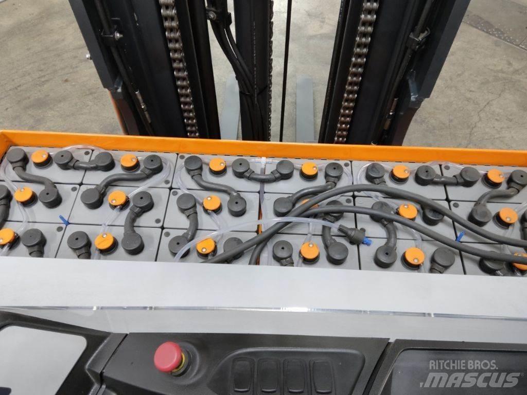 Still FM-X17 Reach trucks