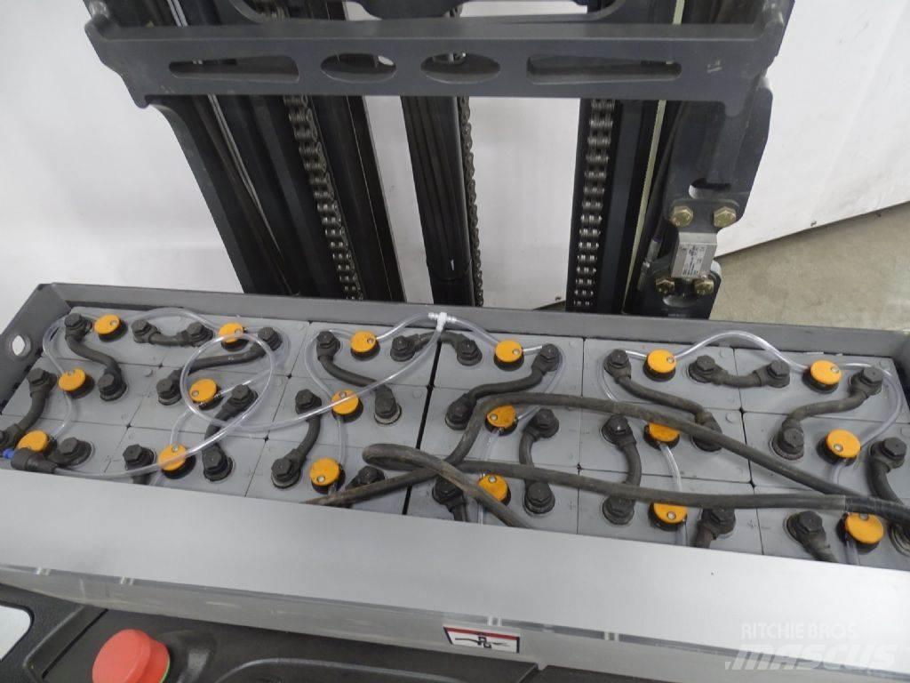 Still FM-X17 Reach trucks