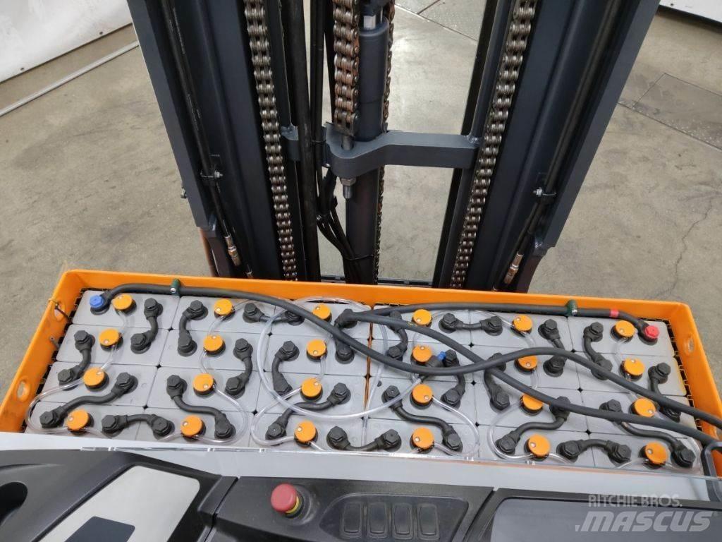 Still FM-X17 Reach trucks