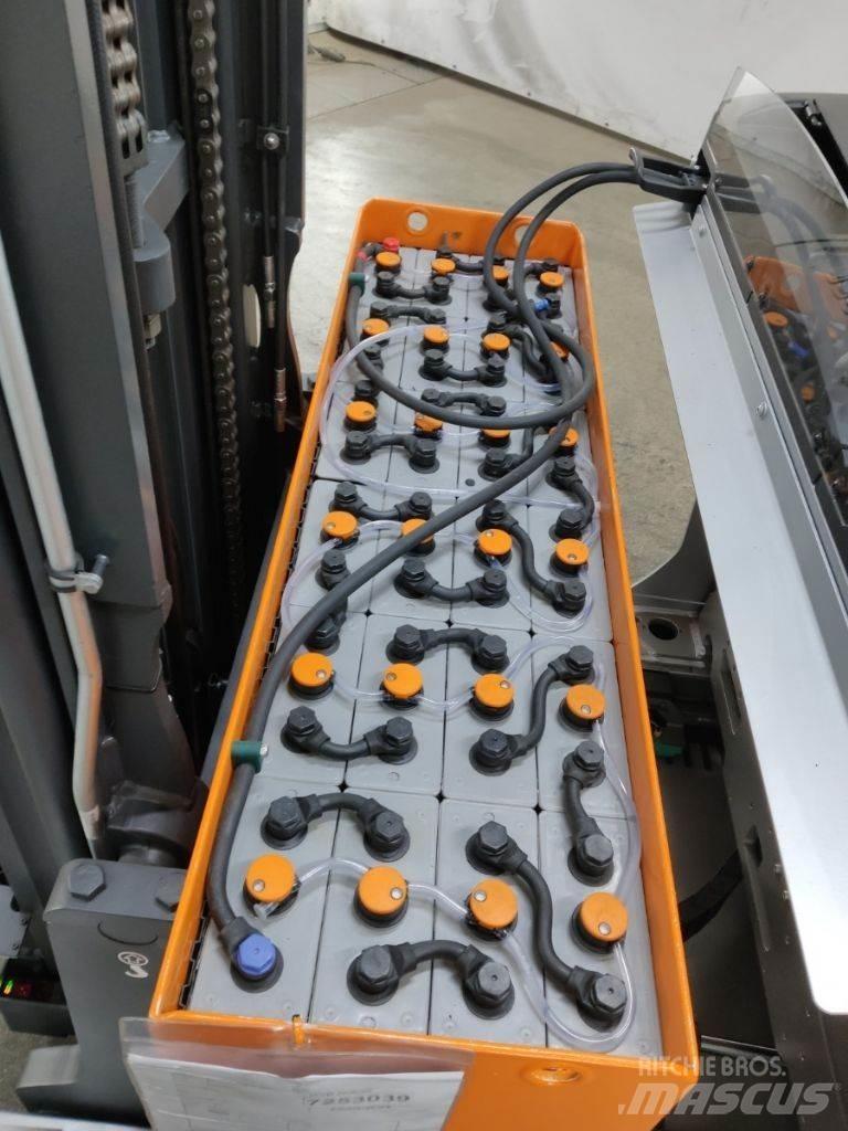 Still FM-X17 Reach trucks