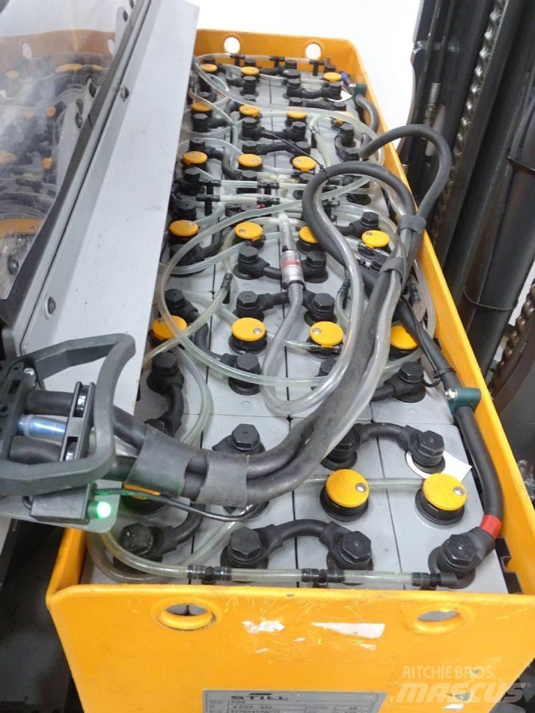 Still FM-X17 Reach trucks