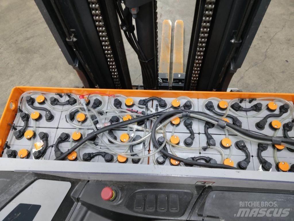 Still FM-X17 Reach trucks