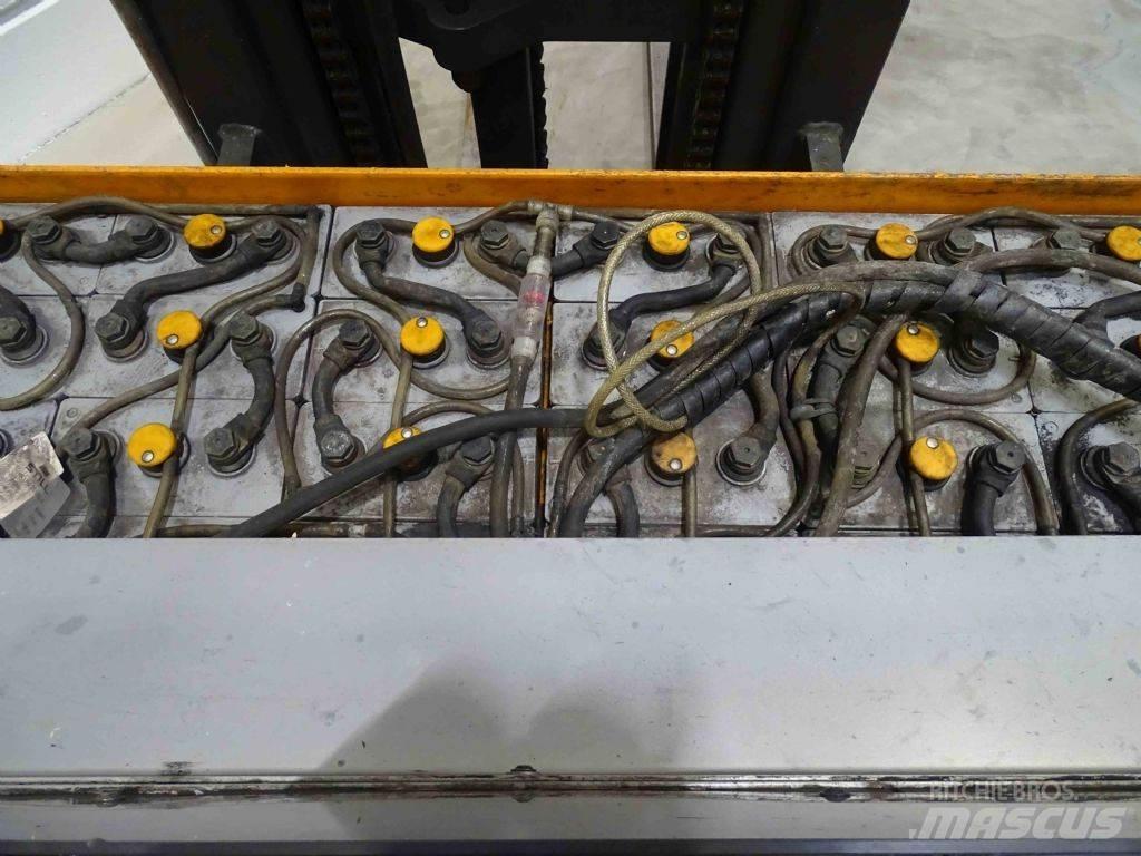 Still FM-X17 Reach trucks