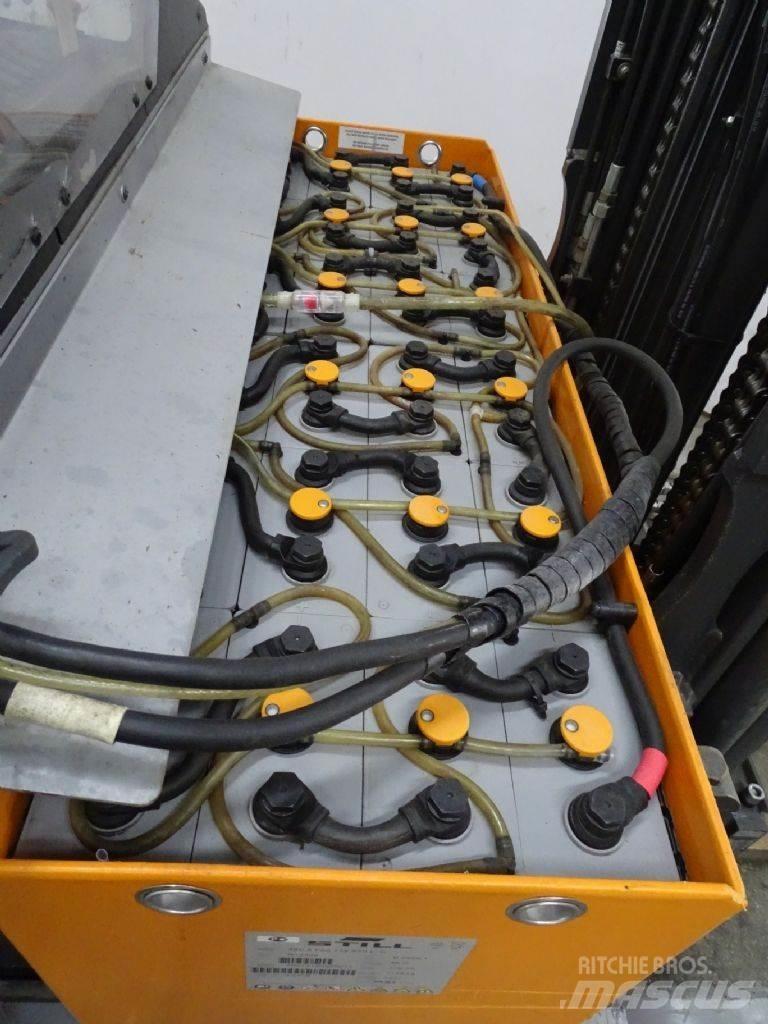 Still FM-X17 Reach trucks