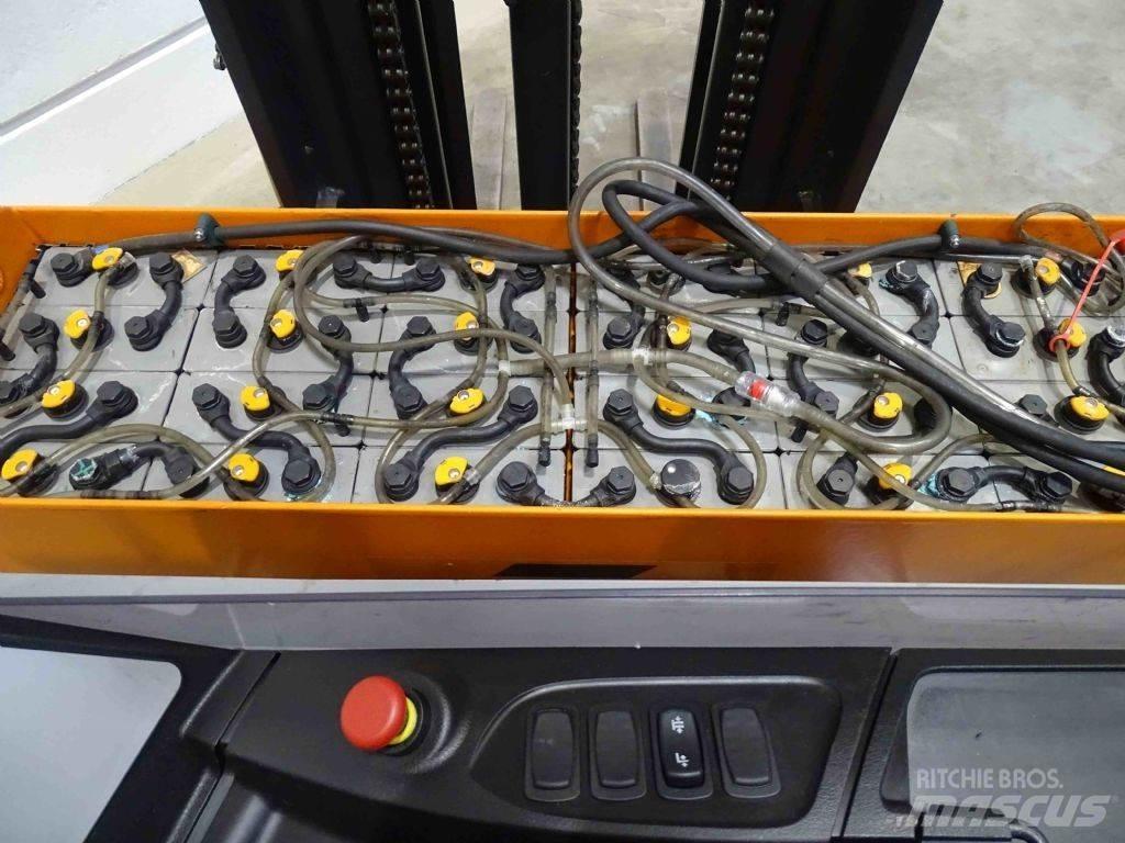 Still FM-X17 Reach trucks