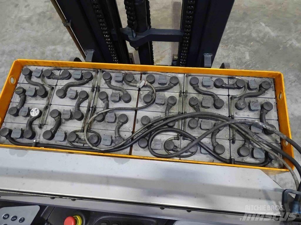 Still FM-X17 Reach trucks