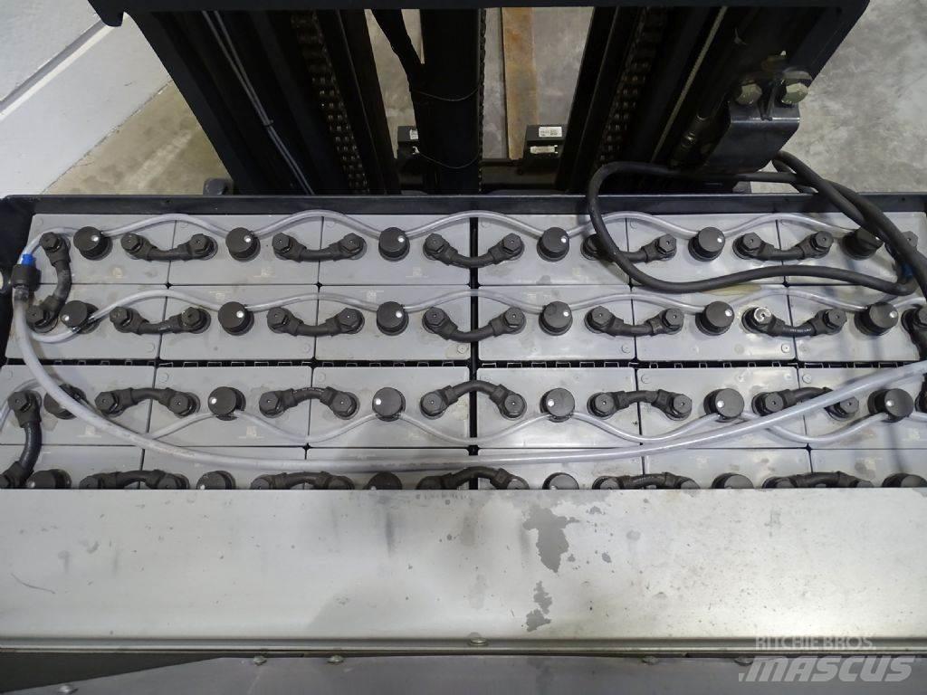 Still FM-X17 Reach trucks