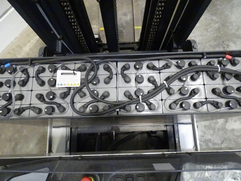 Still FM-X17 Reach trucks