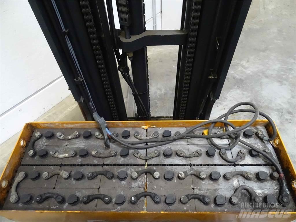 Still FM-X17 Reach trucks