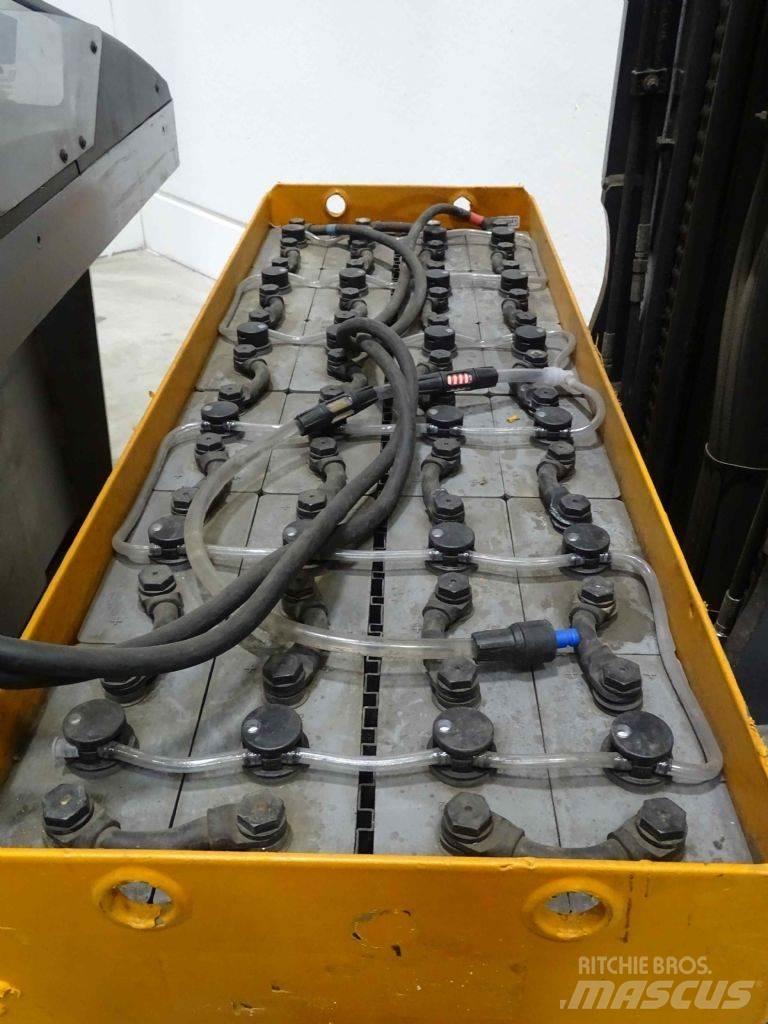 Still FM-X17 Reach trucks
