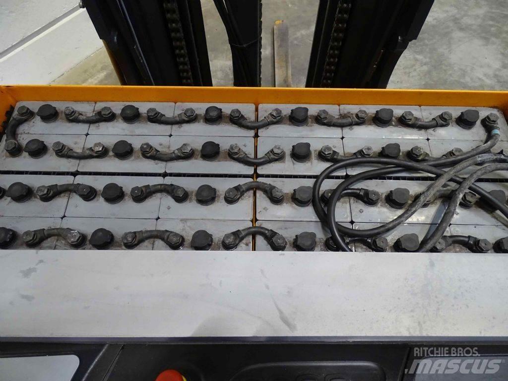 Still FM-X17 Reach trucks